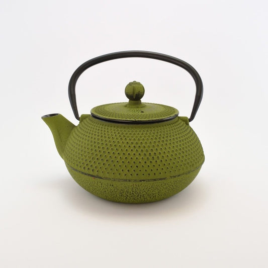Czajnik żeliwny, zielony (800ml).